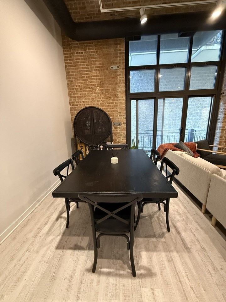 222 South Racine Avenue #207 - Photo 4 of 29