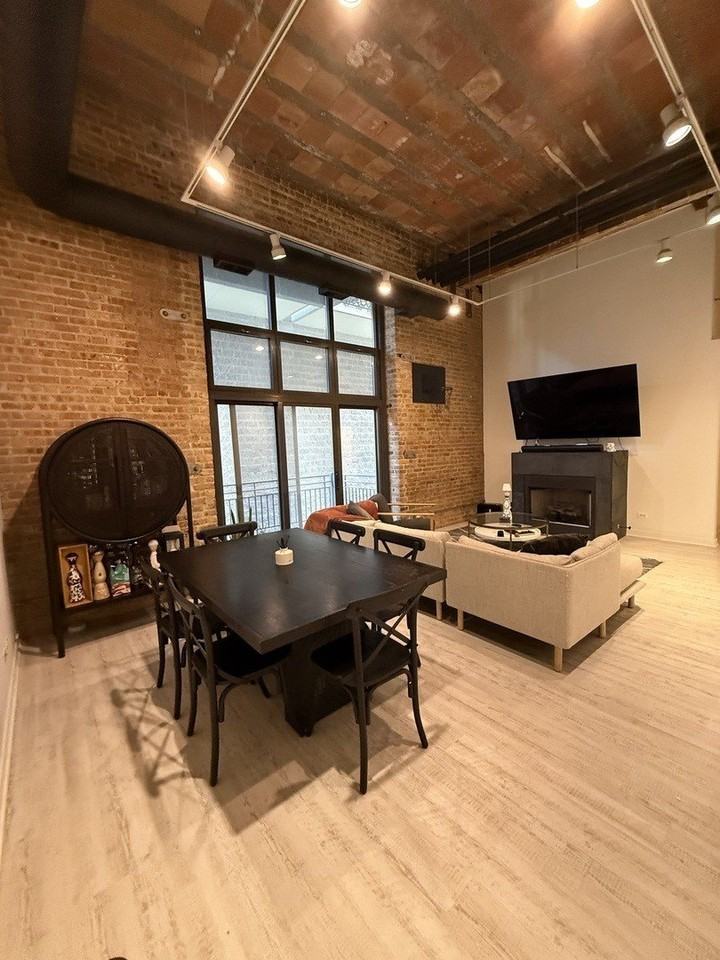 222 South Racine Avenue #207 - Photo 5 of 29