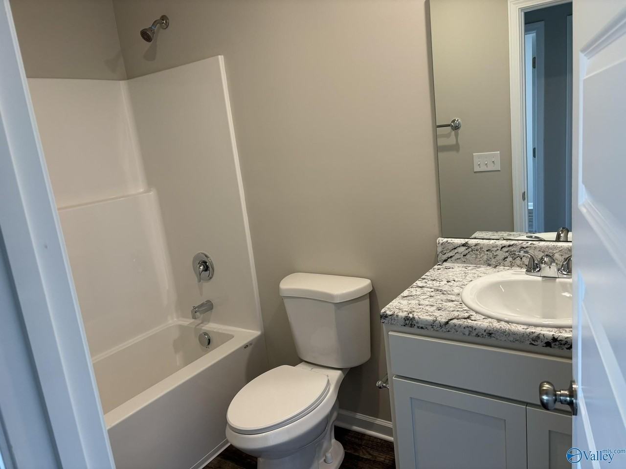 4022 Hudson Ct Sw - Photo 4 of 18