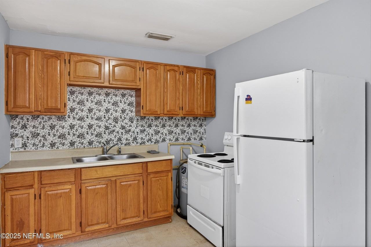 3811 Chase Ave - Photo 3 of 24