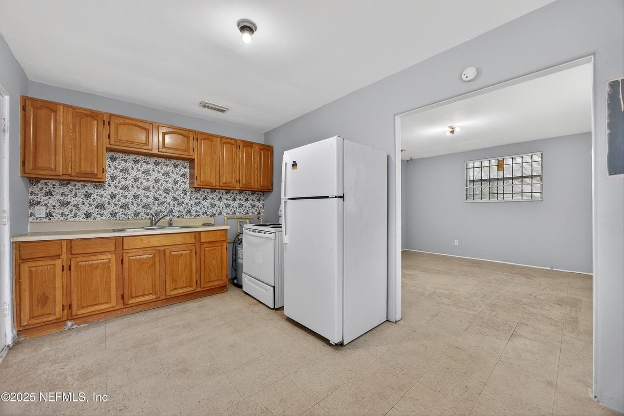 3811 Chase Ave - Photo 7 of 24