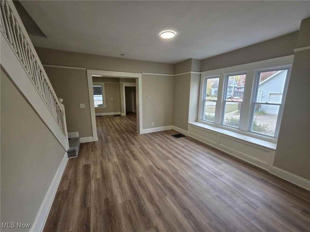 7417 Linwood Ave - Photo 5 of 32