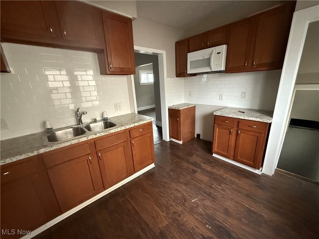 19600 Pasnow Ave - Photo 5 of 21