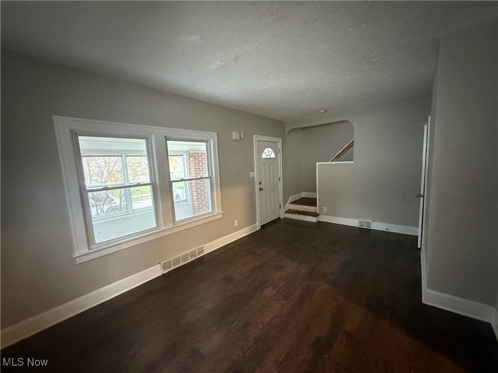 19600 Pasnow Ave - Photo 7 of 21