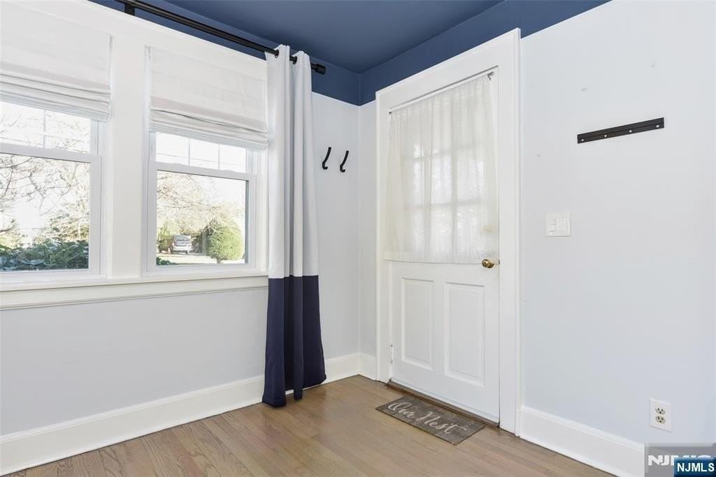 12-64 Burbank St - Photo 4 of 34