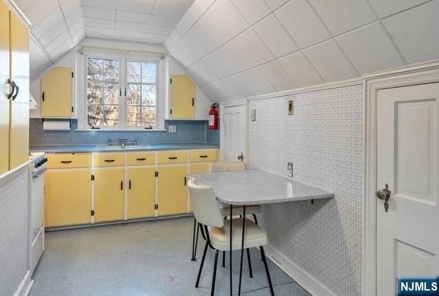 524 N Monroe St - Photo 5 of 11