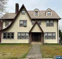 featured image of 404 Carmita Avenue