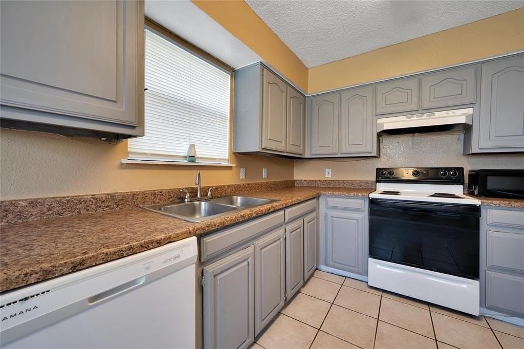 201 S Las Vegas Trl - Photo 5 of 25