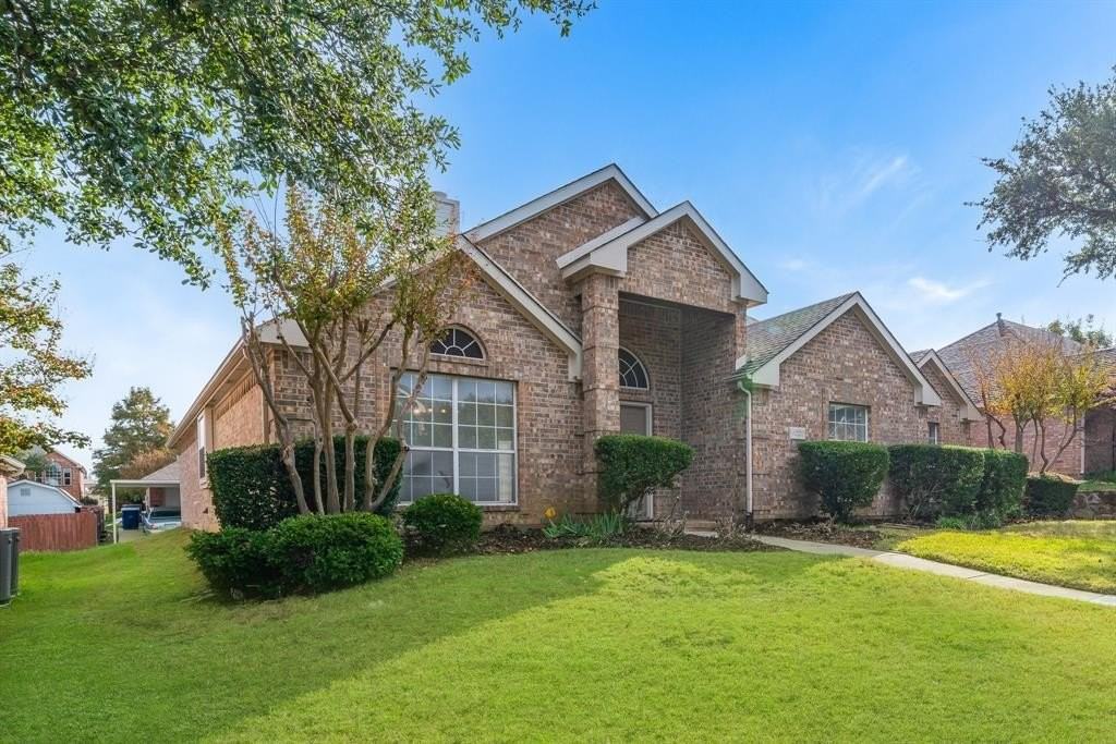 4220 Oak Grove Dr - Photo 3 of 28