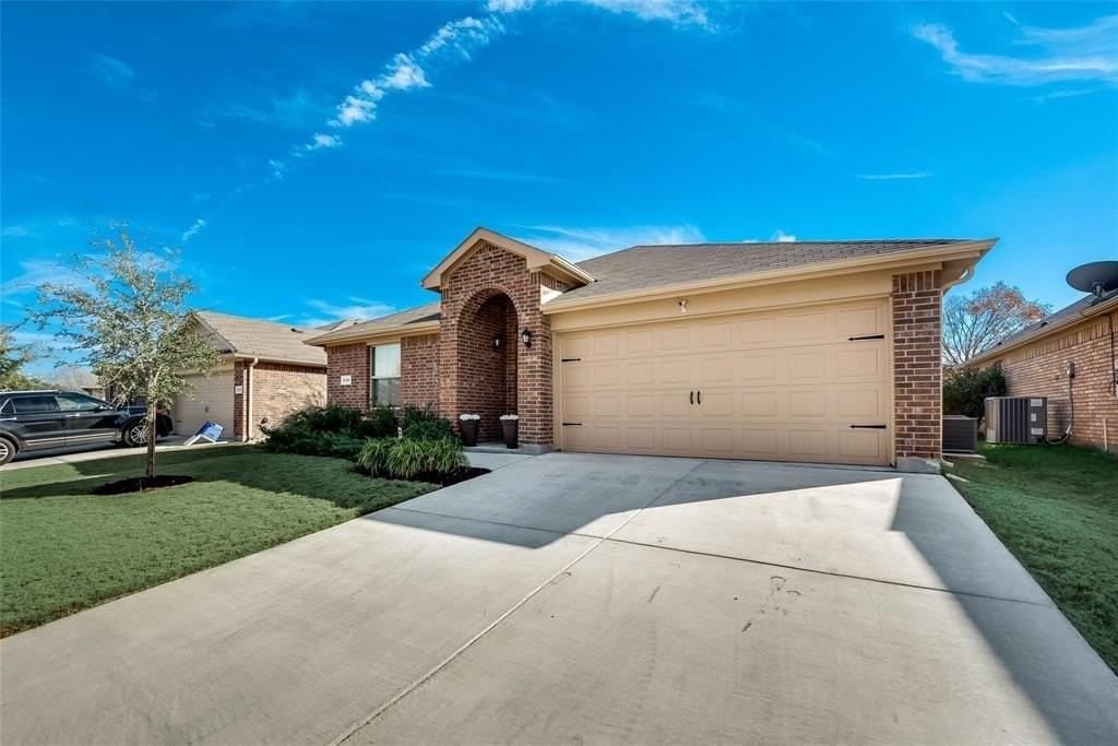 649 Clearbrook St - Photo 2 of 37