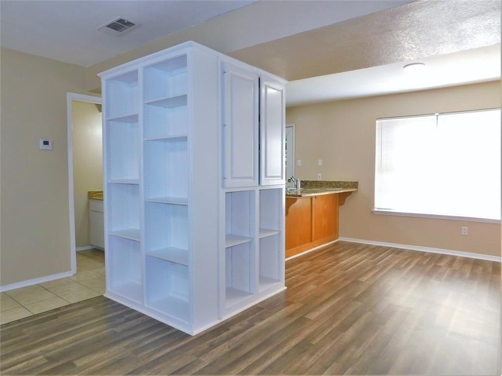 1259 Dallas Dr - Photo 5 of 20