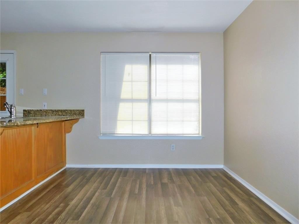 1259 Dallas Dr - Photo 6 of 20