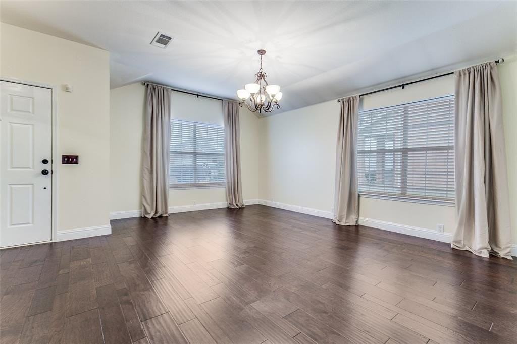 3010 Sawgrass Dr - Photo 2 of 26