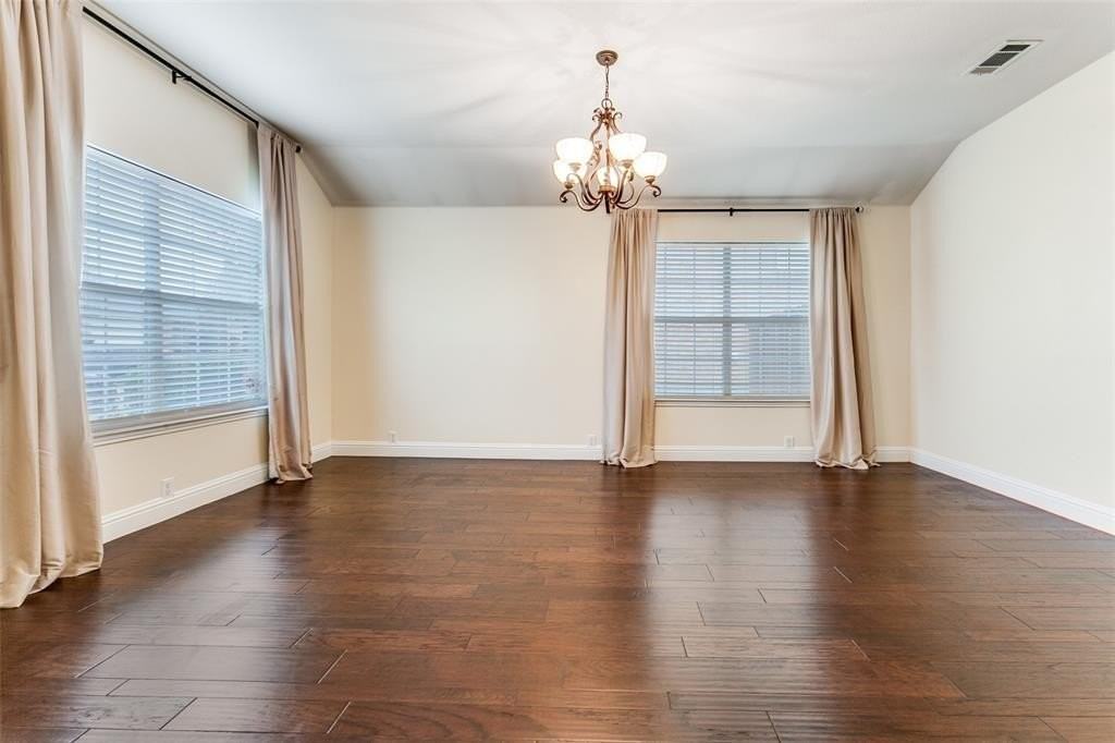 3010 Sawgrass Dr - Photo 3 of 26