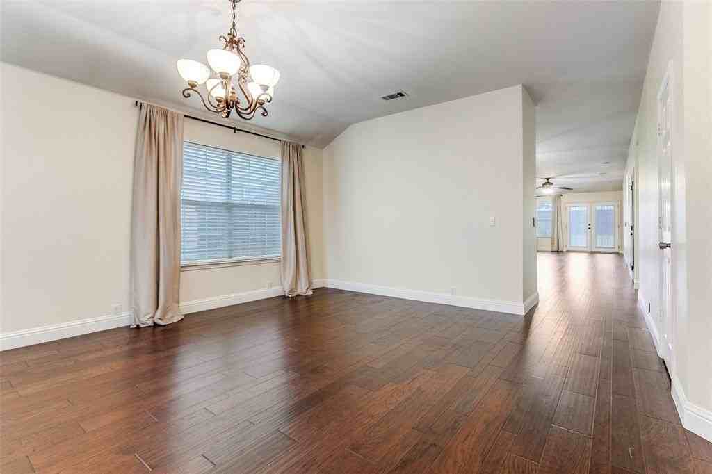 3010 Sawgrass Dr - Photo 4 of 26