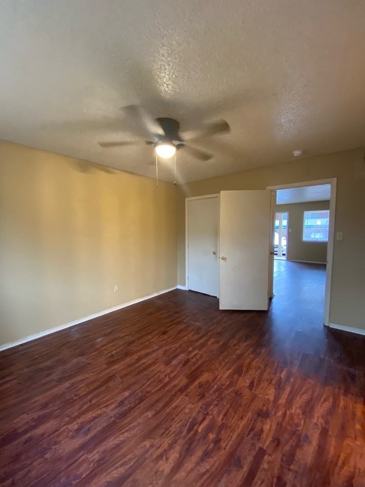 514 South Bois D Arc Avenue - Photo 3 of 9