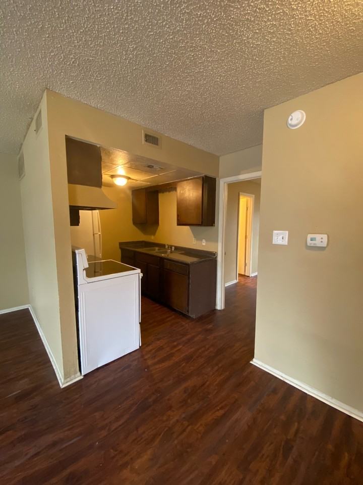 514 South Bois D Arc Avenue - Photo 4 of 9