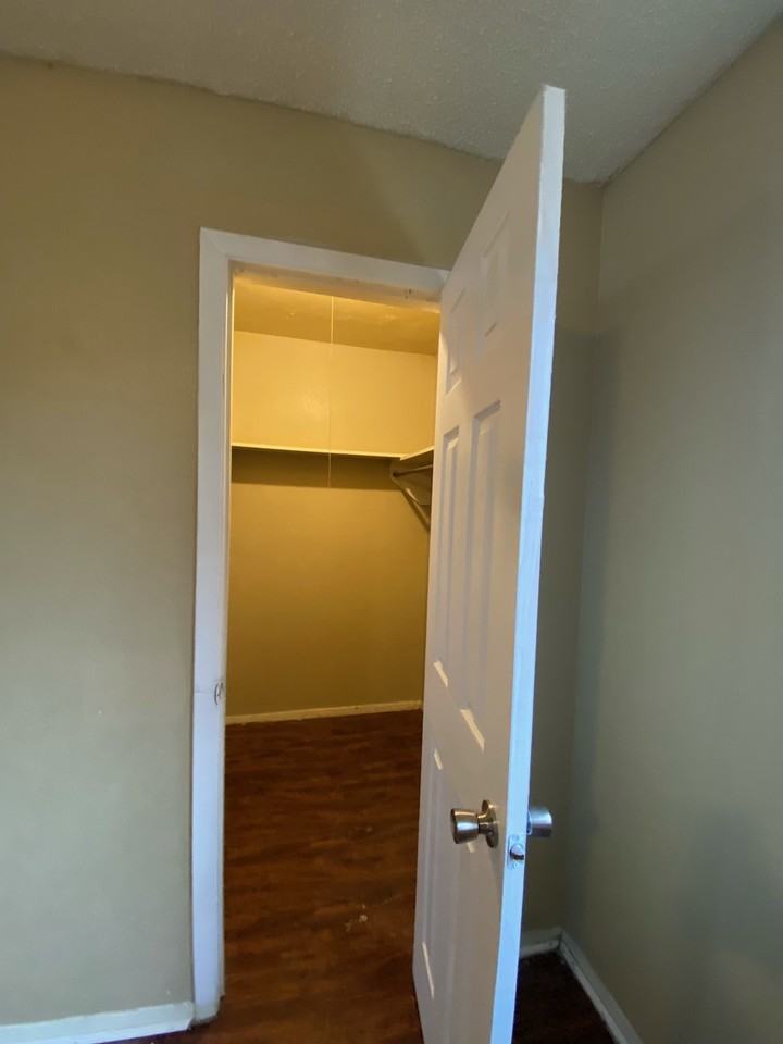 514 South Bois D Arc Avenue - Photo 5 of 9