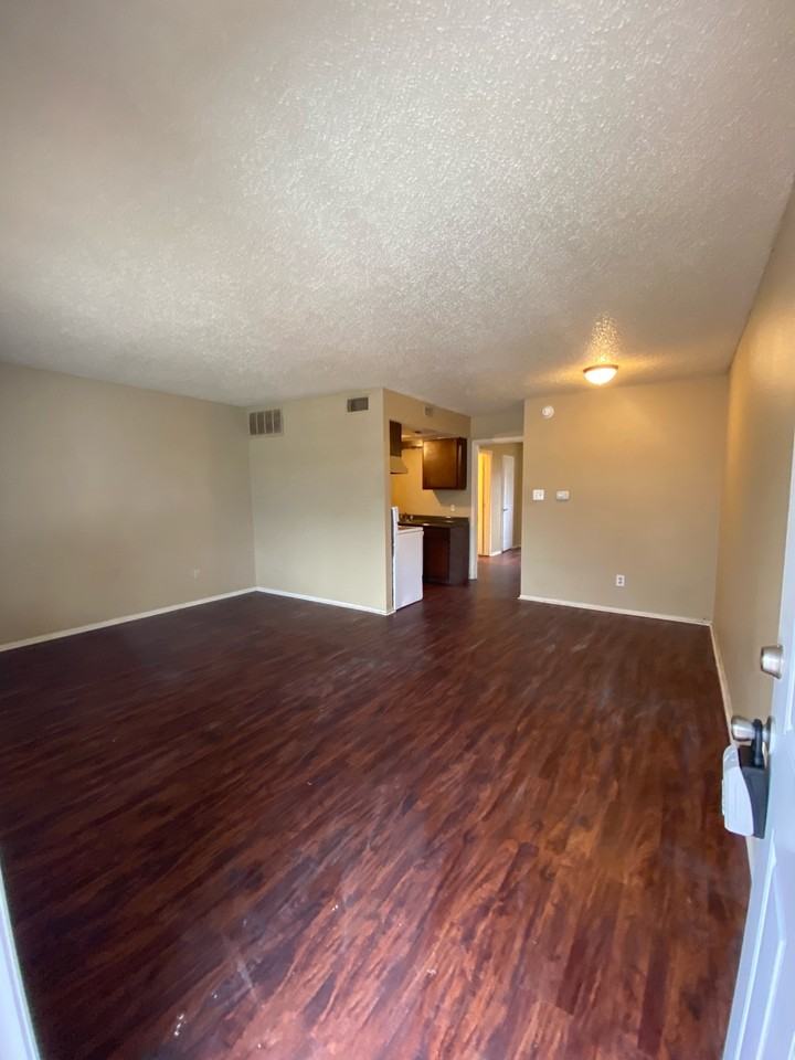 514 South Bois D Arc Avenue - Photo 7 of 9