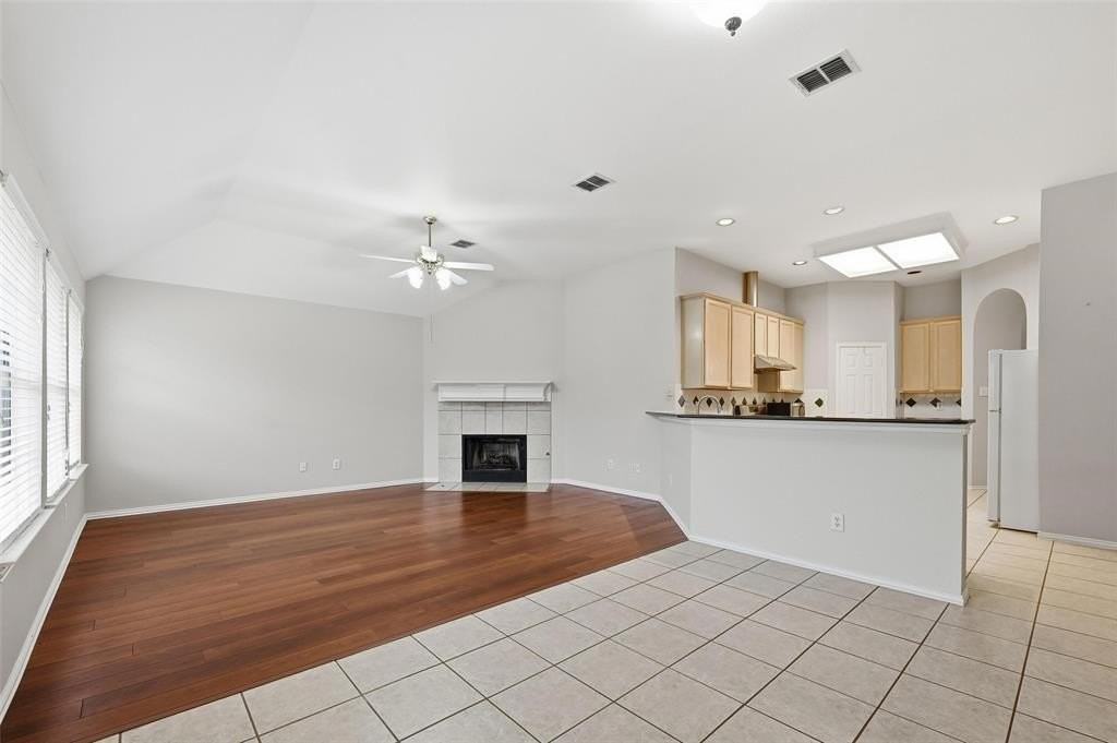 1202 Brook Dr - Photo 3 of 21