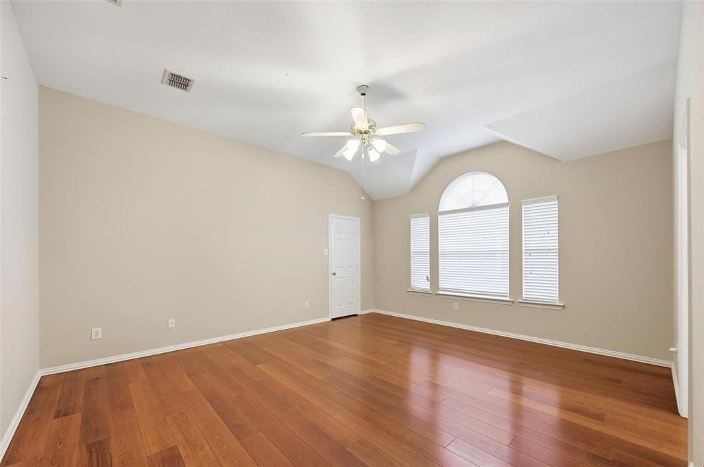 1202 Brook Dr - Photo 7 of 21