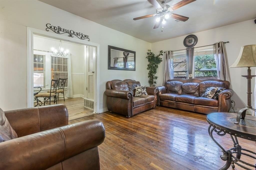 2200 Montrose St - Photo 4 of 25