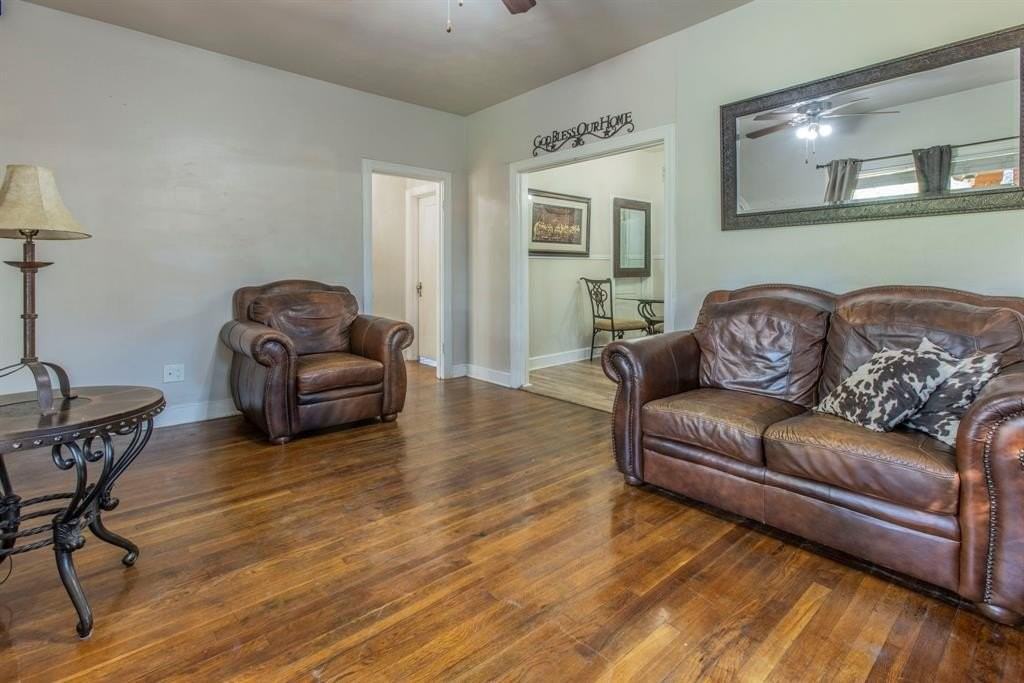 2200 Montrose St - Photo 5 of 25