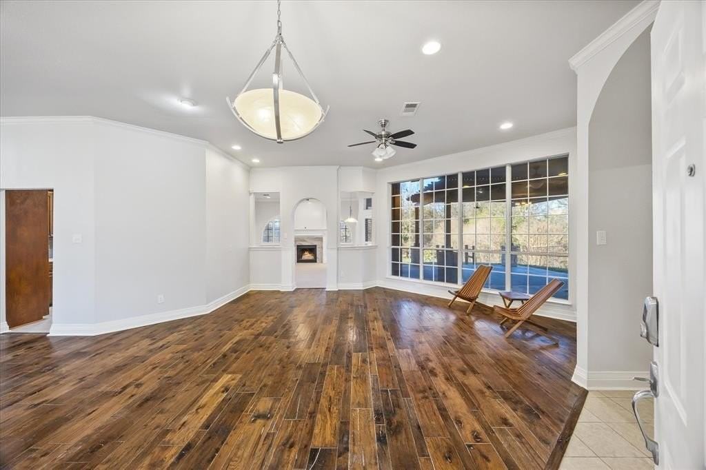 2045 Chisholm Trl - Photo 3 of 37