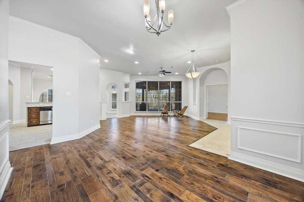 2045 Chisholm Trl - Photo 6 of 37