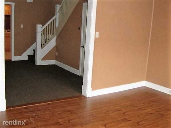 241 Peacock St - Photo 2 of 7