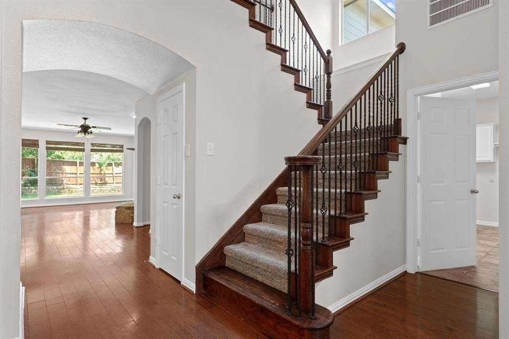 1441 Golf Club Dr - Photo 4 of 27