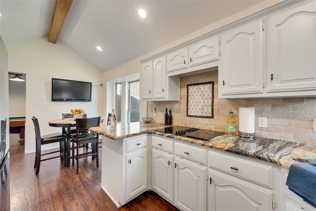 4027 Red Maple Dr - Photo 3 of 35