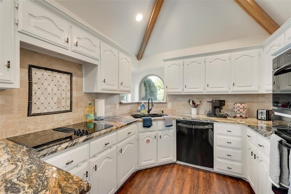 4027 Red Maple Dr - Photo 4 of 35