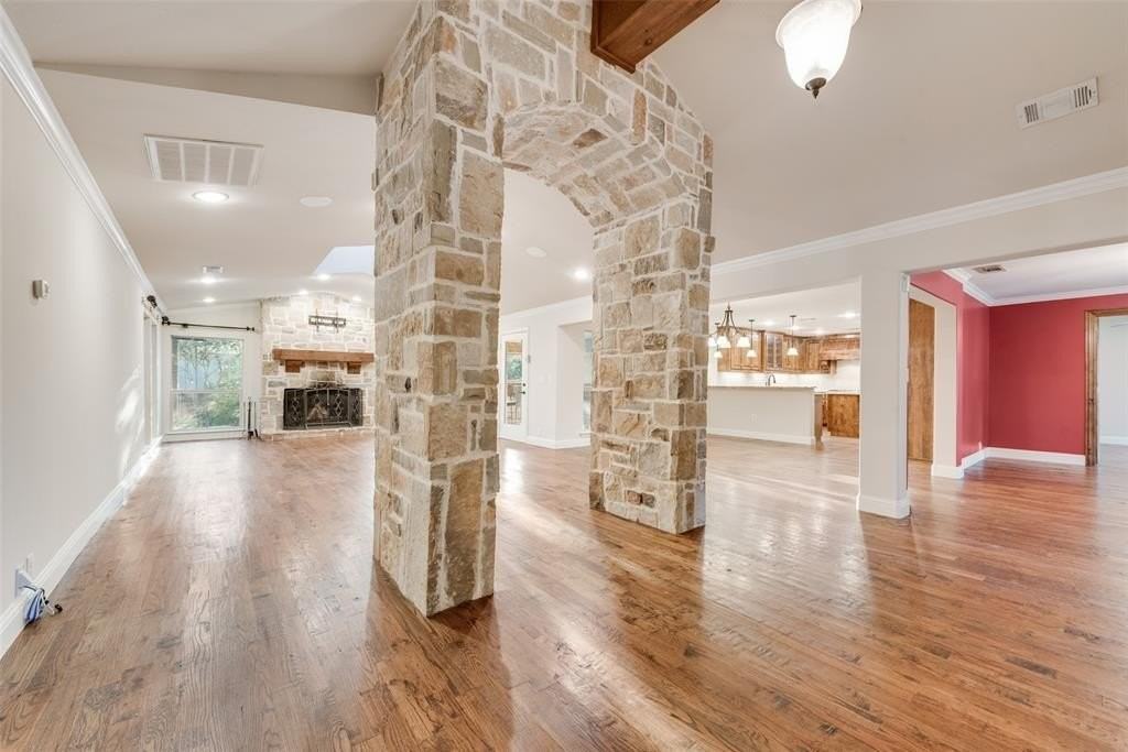 14077 Brookridge Drive - Photo 4 of 40