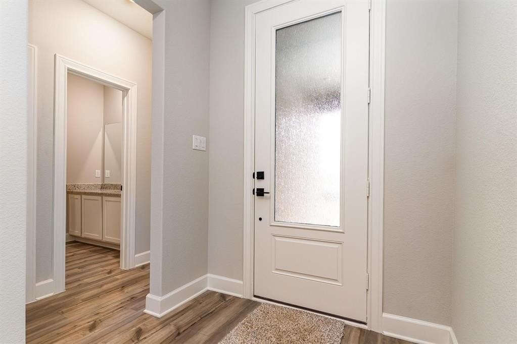 2108 Meadow Dr - Photo 4 of 25