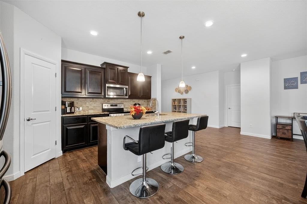 1029 Nicole Way - Photo 4 of 37