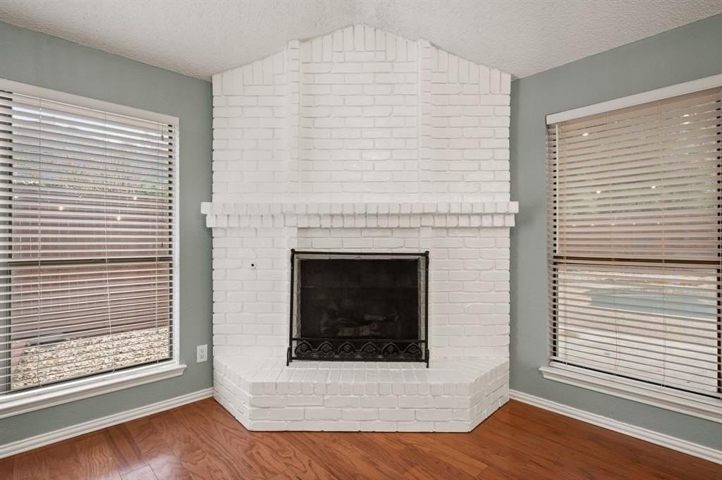 1037 Colony St - Photo 6 of 34