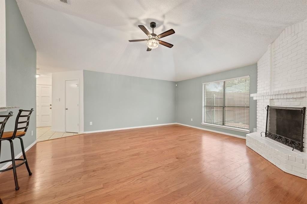 1037 Colony St - Photo 7 of 34