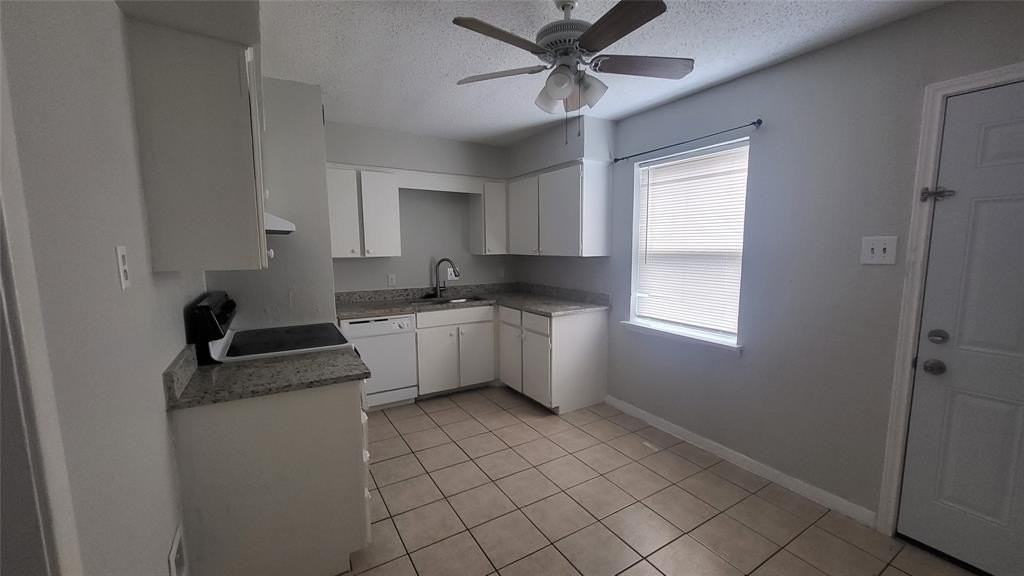 4716 Old Benbrook Rd - Photo 2 of 14