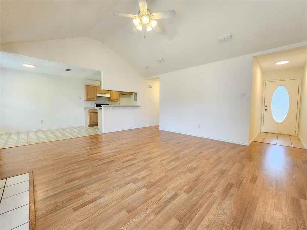 414 Dakota Dr - Photo 3 of 34