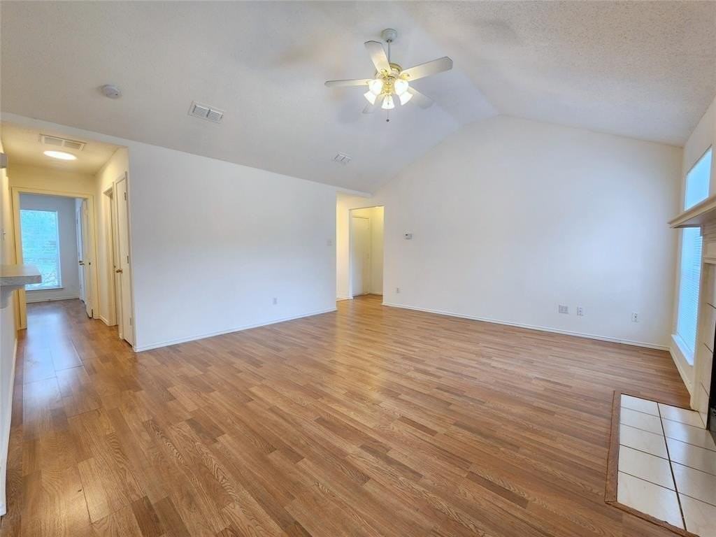 414 Dakota Dr - Photo 7 of 34