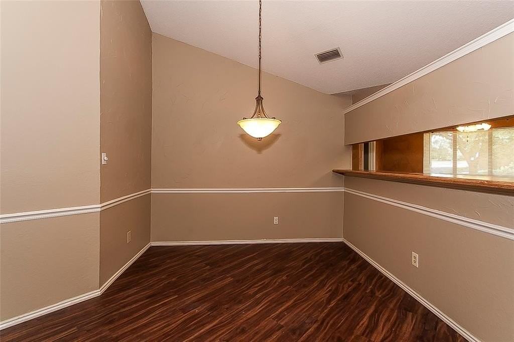 1004 Ledgemont Dr - Photo 7 of 29