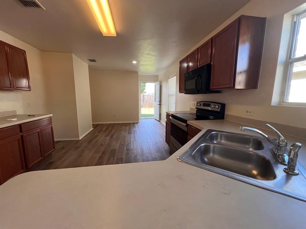 8911 Valley River Dr - Photo 4 of 22