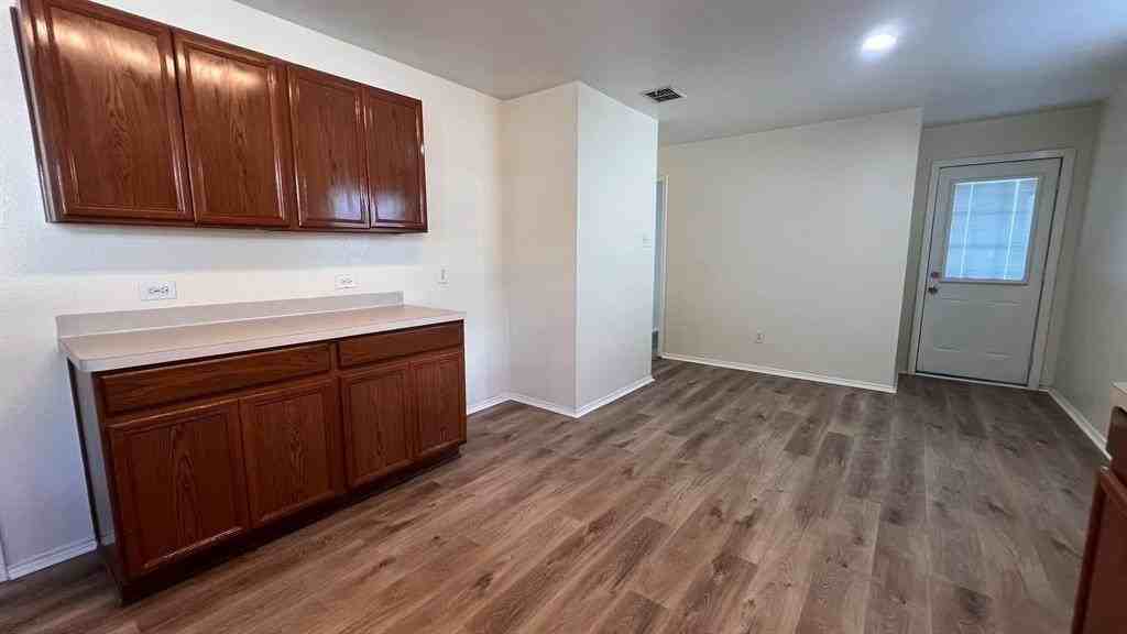 8911 Valley River Dr - Photo 7 of 22