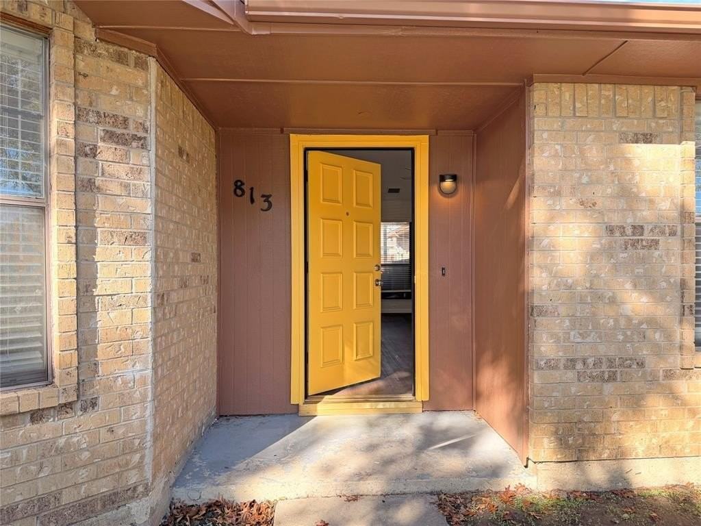 813 Arbor Downs Dr - Photo 2 of 19