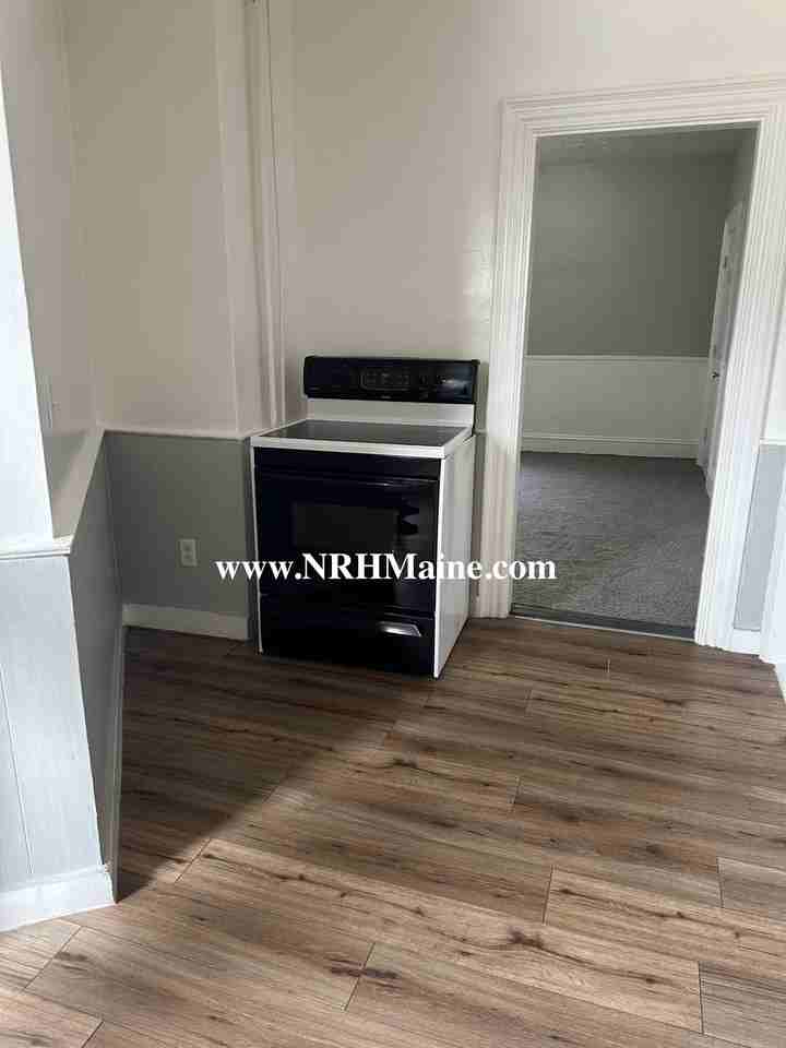 1-5 Bartlett St - Photo 2 of 6