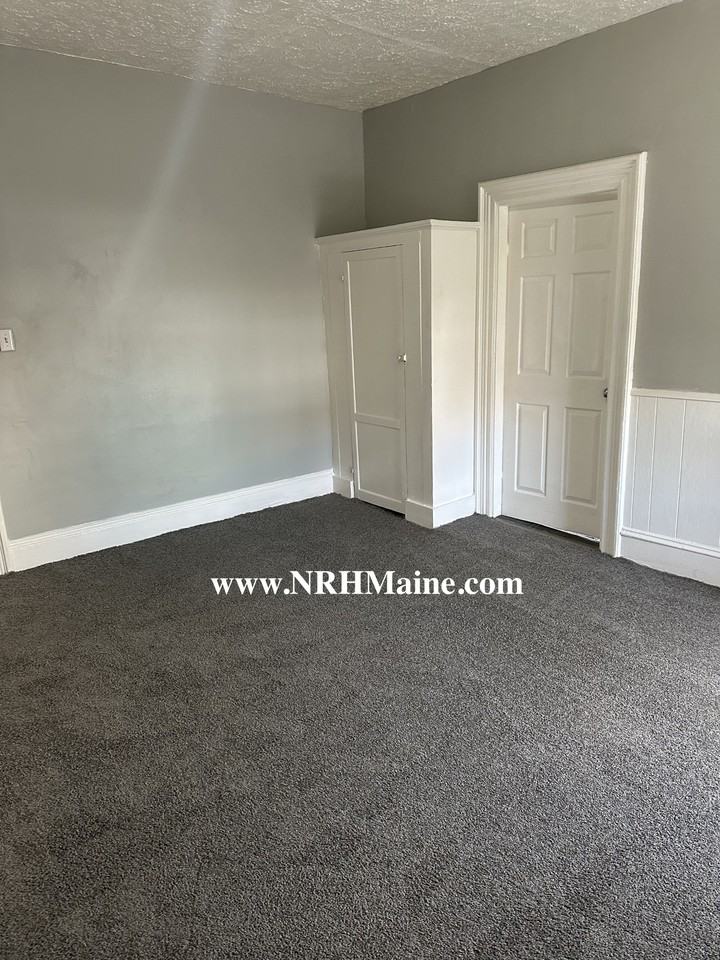 1-5 Bartlett St - Photo 3 of 6