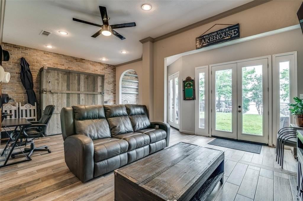 452 Yacht Club Dr #A - Photo 4 of 25