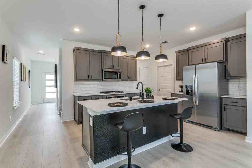 3351 Conroe St - Photo 4 of 17