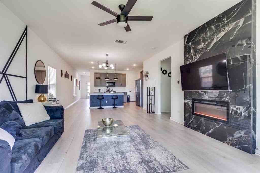 3351 Conroe St - Photo 5 of 17